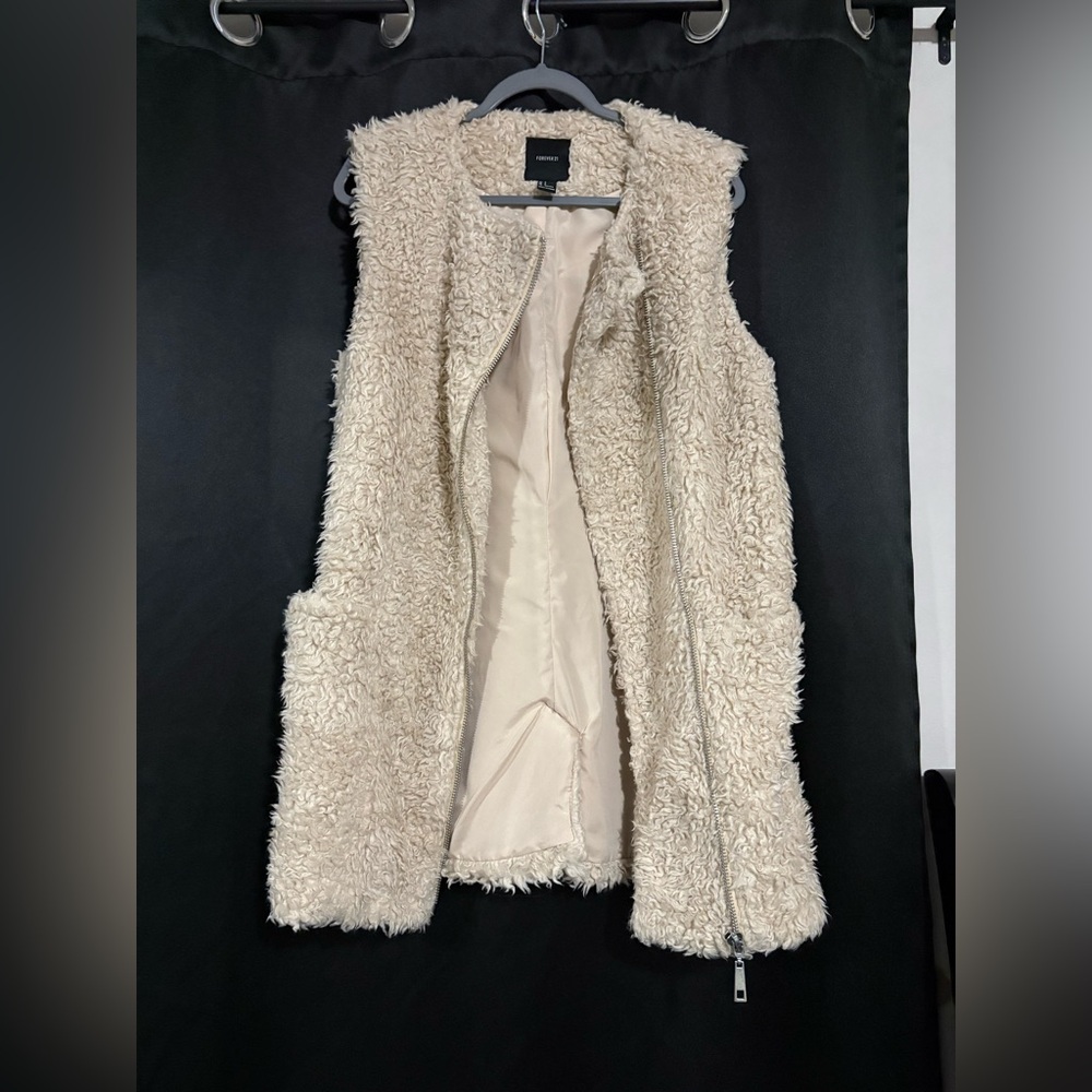 Forever 21 Cream Sherpa Vest - Picture 5 of 6